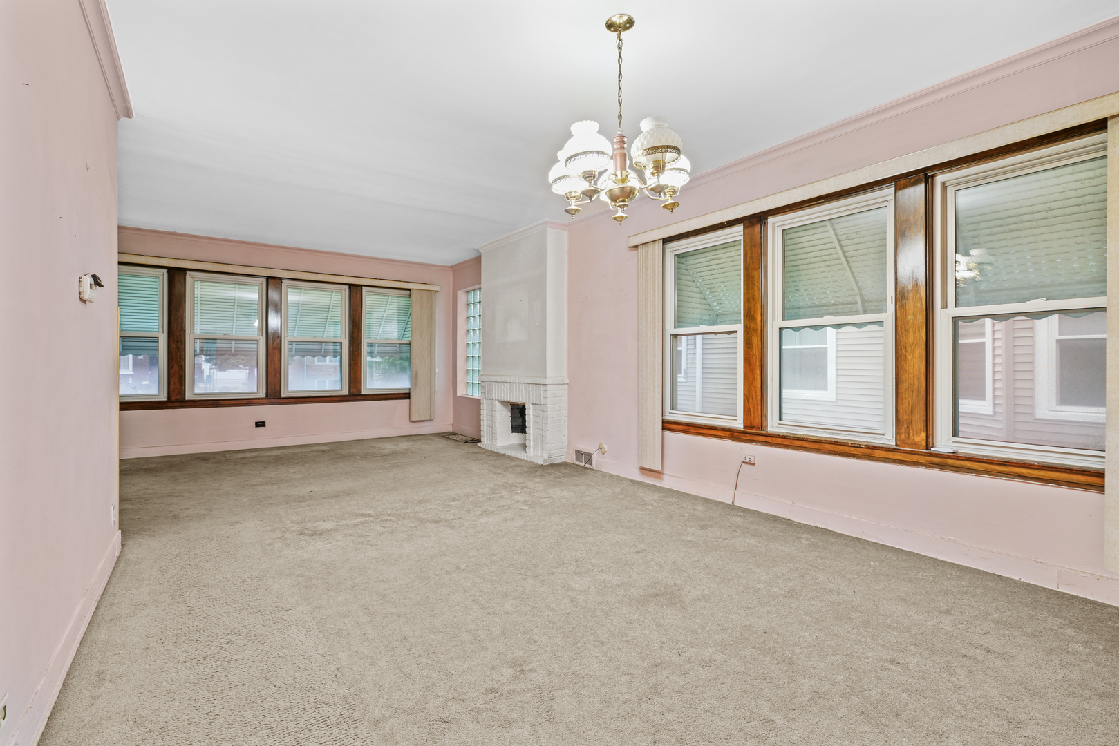3239 Cuyler Avenue Property Photo 5