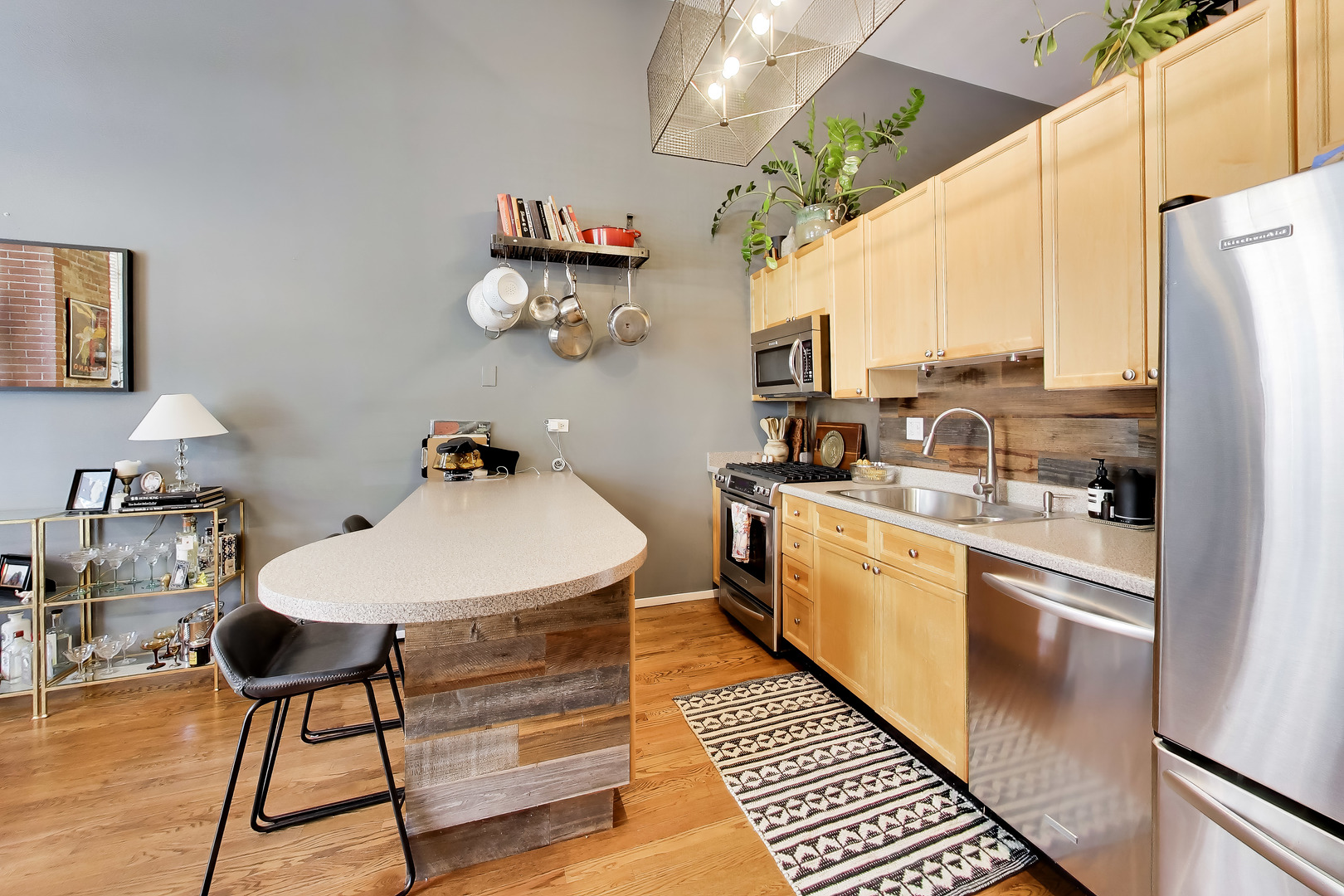 417 S Jefferson Street 102b Property Photo 8