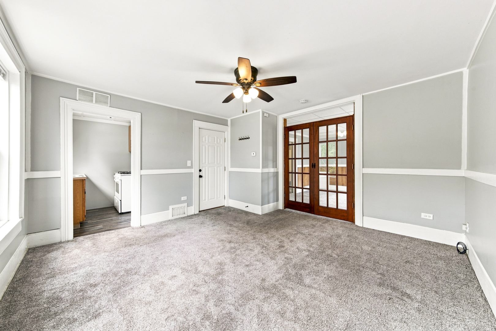 326 Railroad Street 2 Property Photo 6