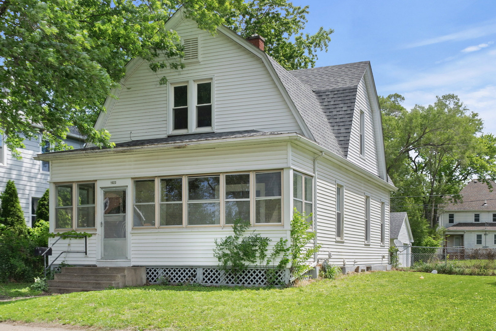 1023 16th Street Property Photo 1
