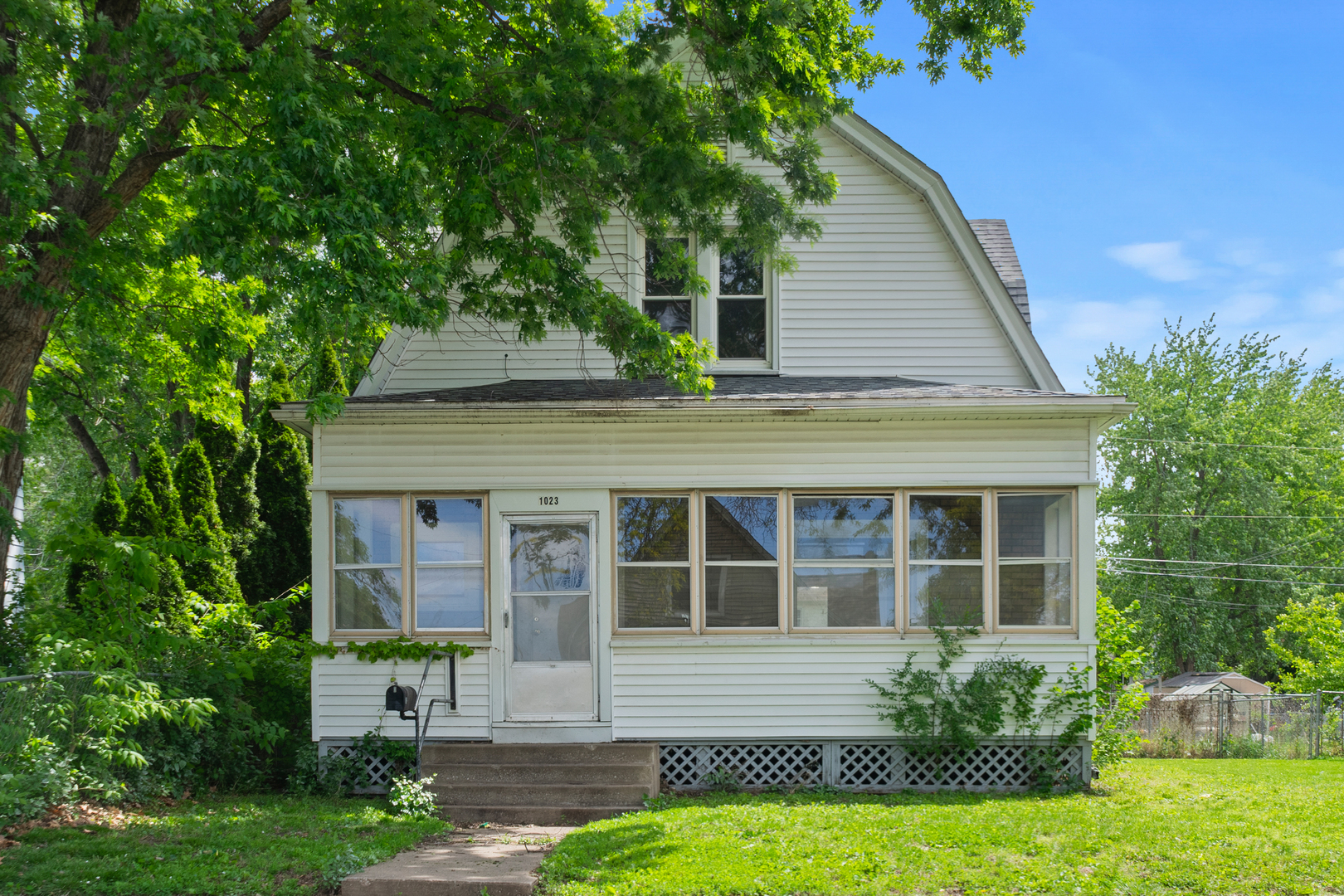 1023 16th Street Property Photo 2