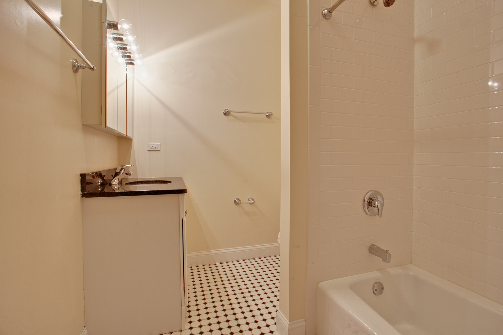 5419 S Hyde Park Boulevard 2 Property Photo 5