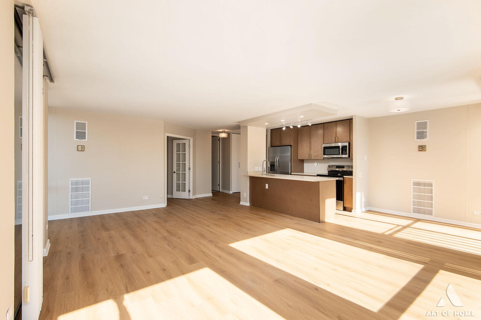 345 W Fullerton Parkway 1205 Property Photo 5