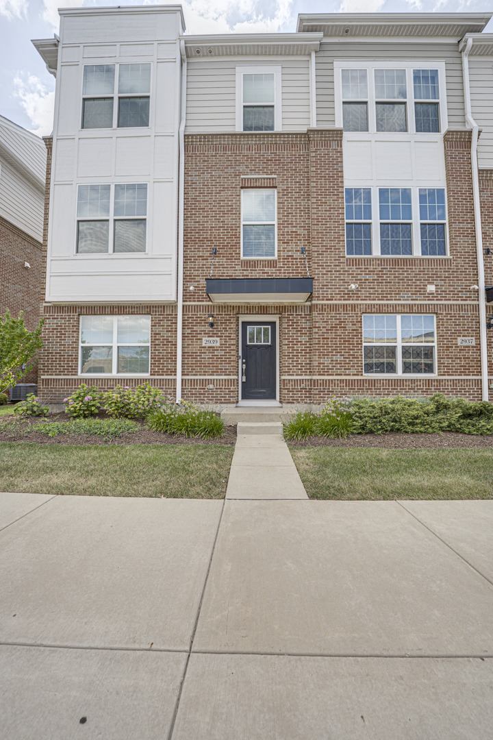 2939 Showplace Drive Property Photo 1