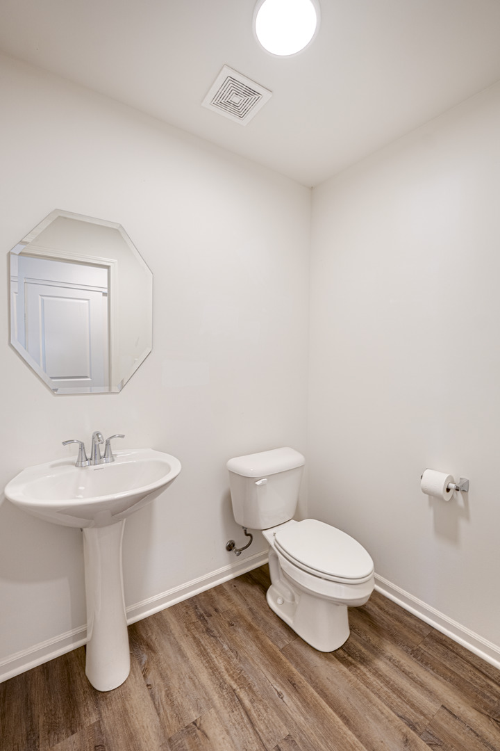2939 Showplace Drive Property Photo 4