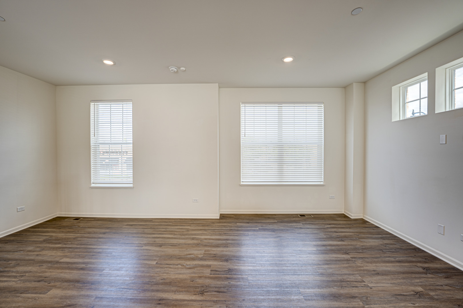 2939 Showplace Drive Property Photo 6