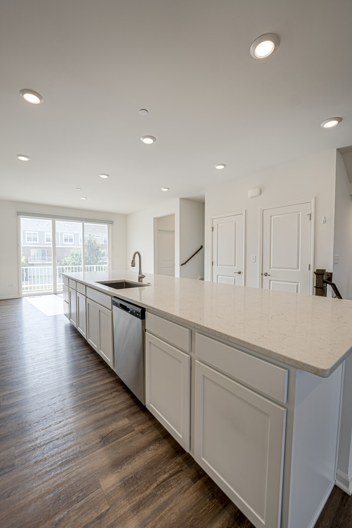 2939 Showplace Drive Property Photo 8