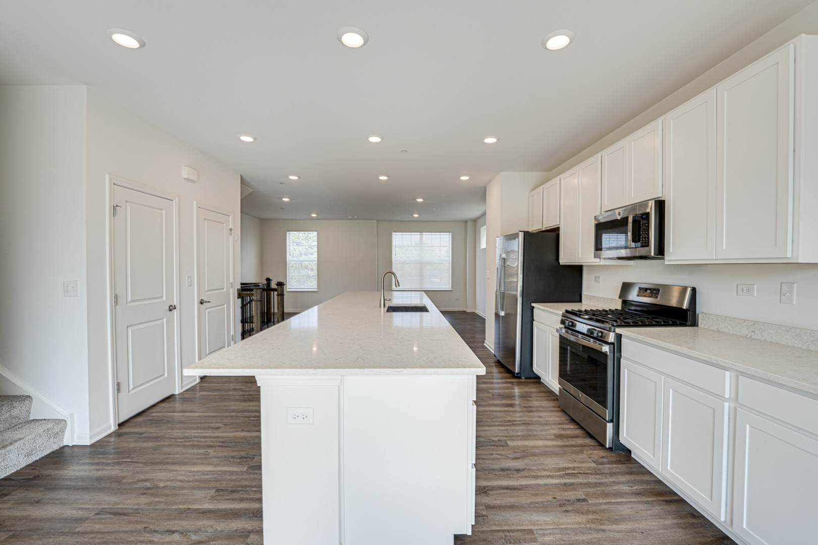 2939 Showplace Drive Property Photo 10