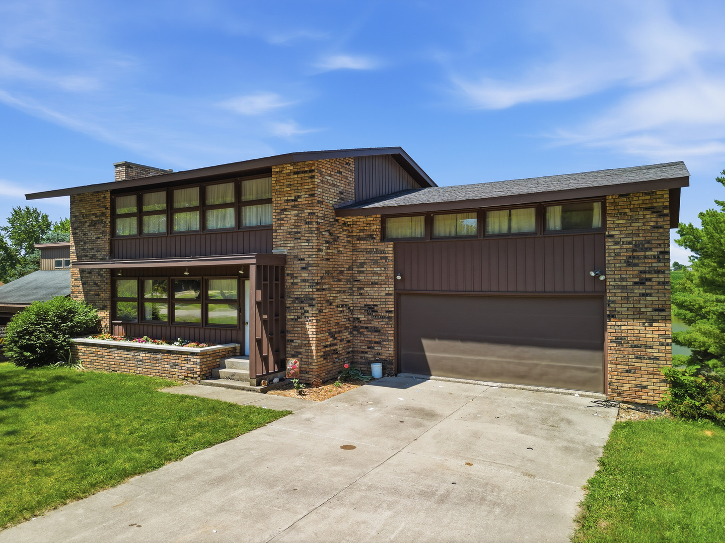 15721 Lakeside Drive Property Photo 1