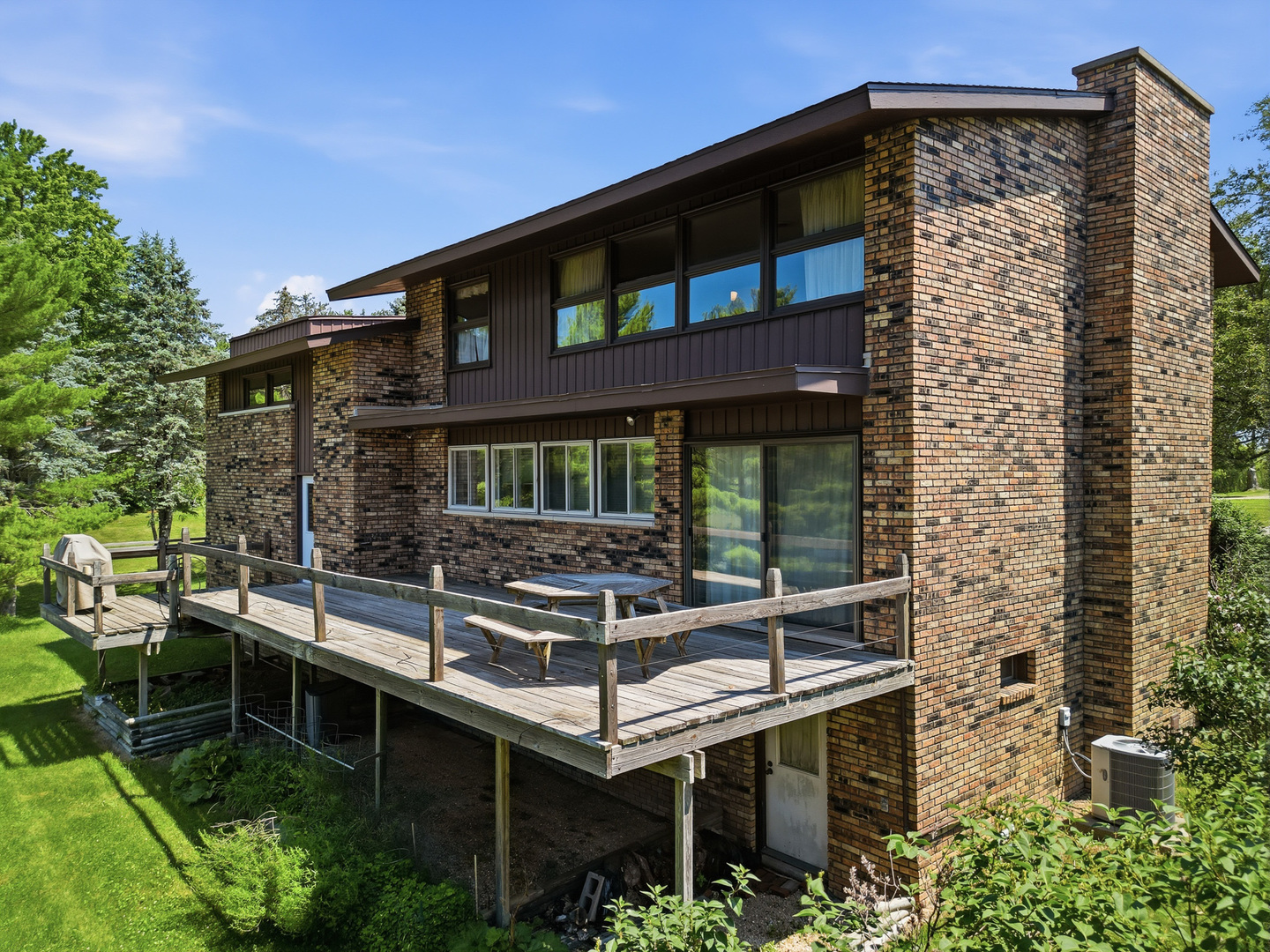 15721 Lakeside Drive Property Photo 4