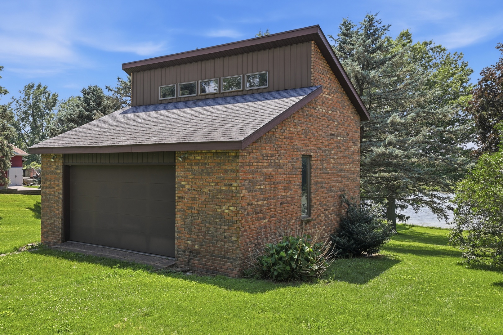 15721 Lakeside Drive Property Photo 5