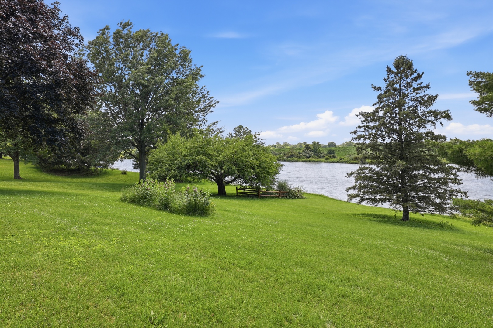 15721 Lakeside Drive Property Photo 6