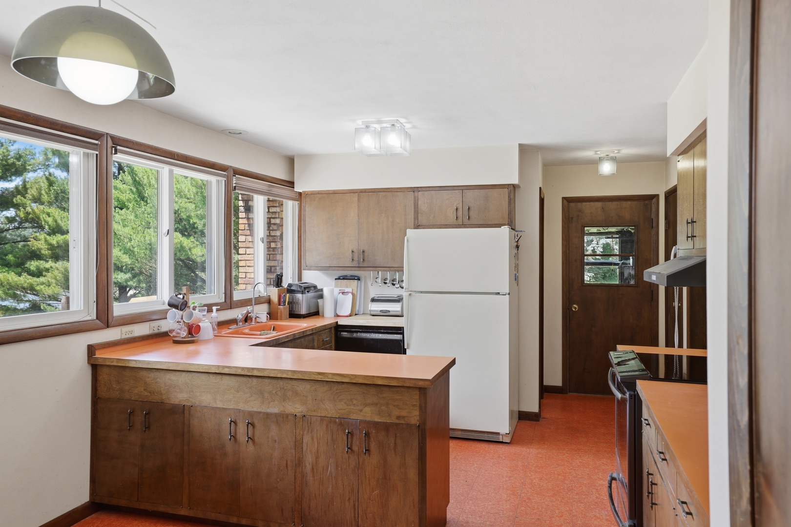 15721 Lakeside Drive Property Photo 14