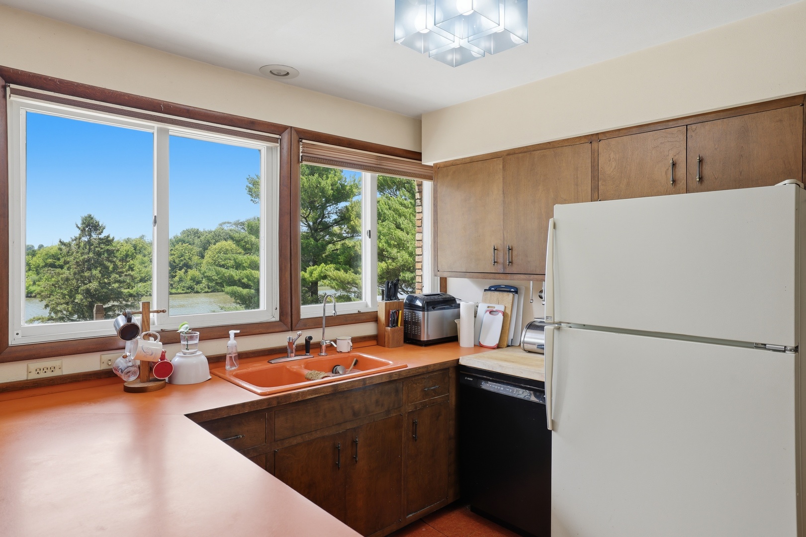 15721 Lakeside Drive Property Photo 15
