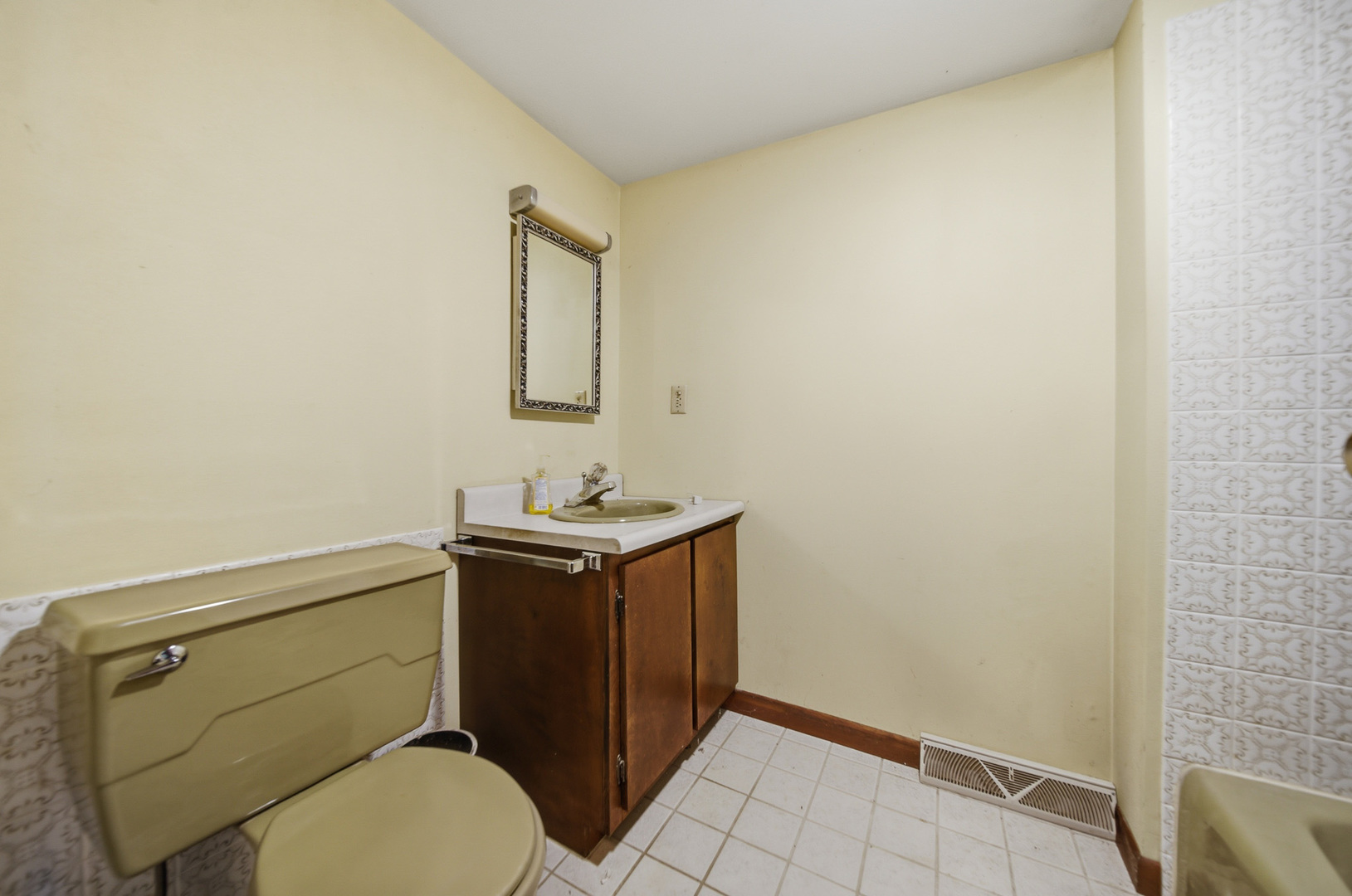 15721 Lakeside Drive Property Photo 21