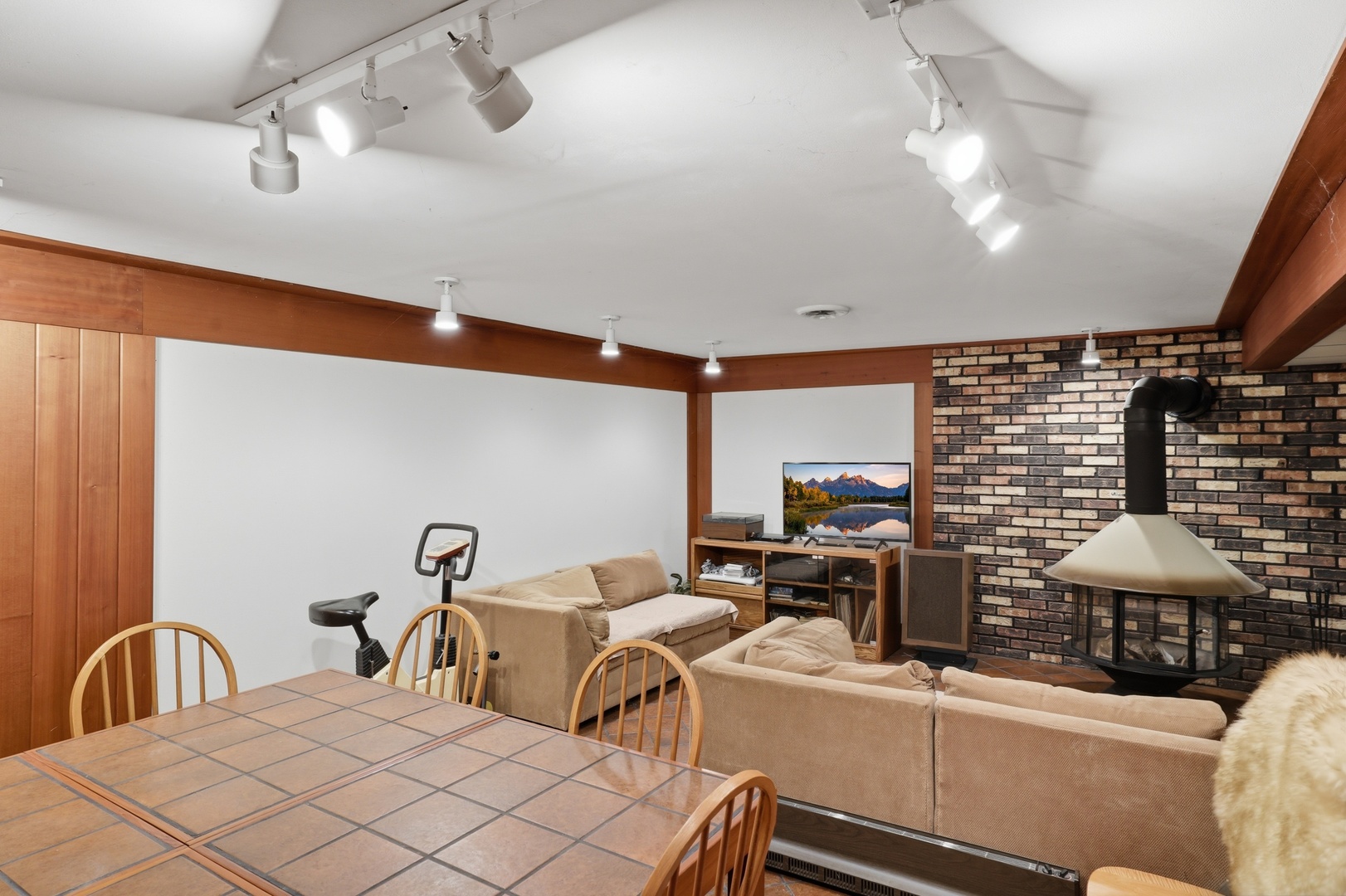 15721 Lakeside Drive Property Photo 27