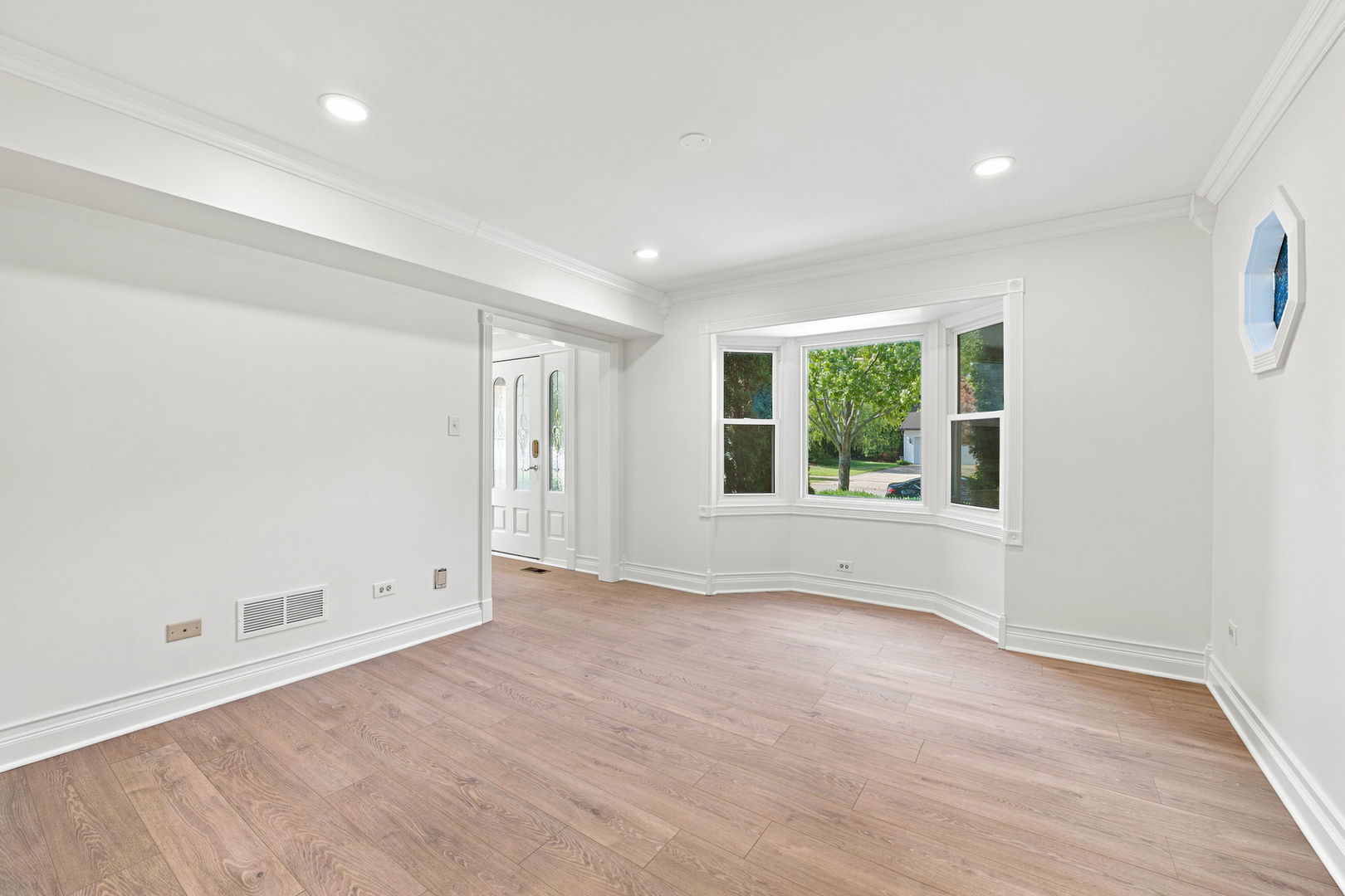 2925 Somme Street Property Photo 4