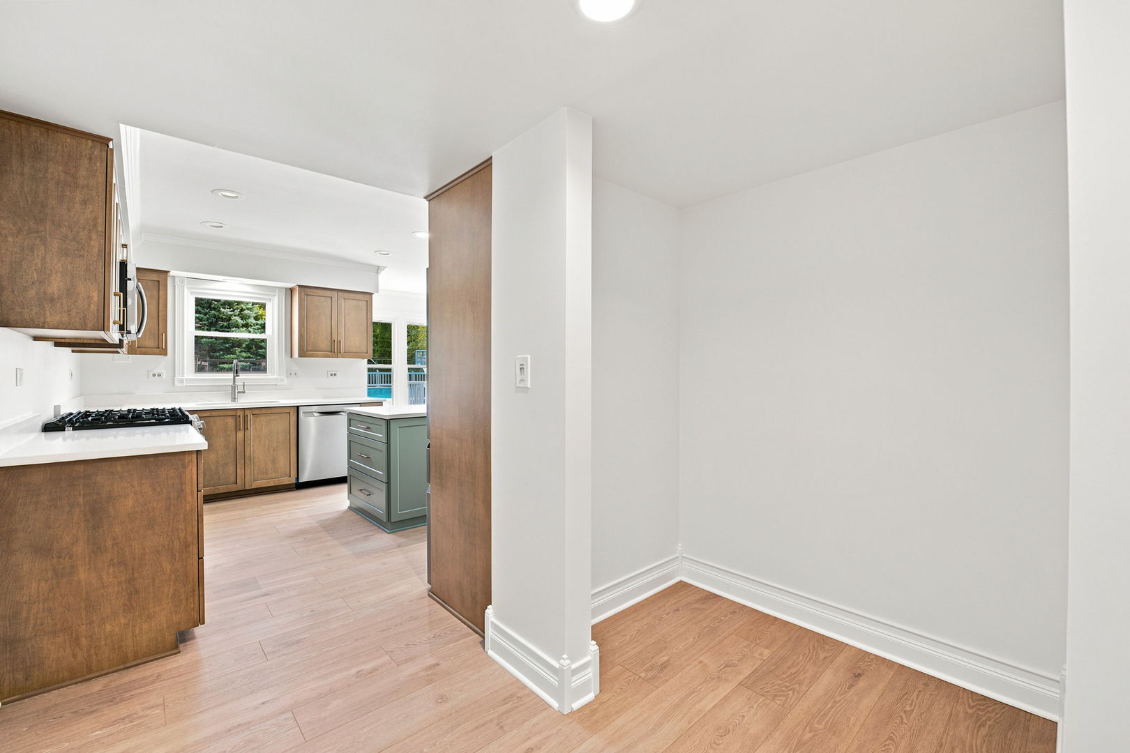 2925 Somme Street Property Photo 5