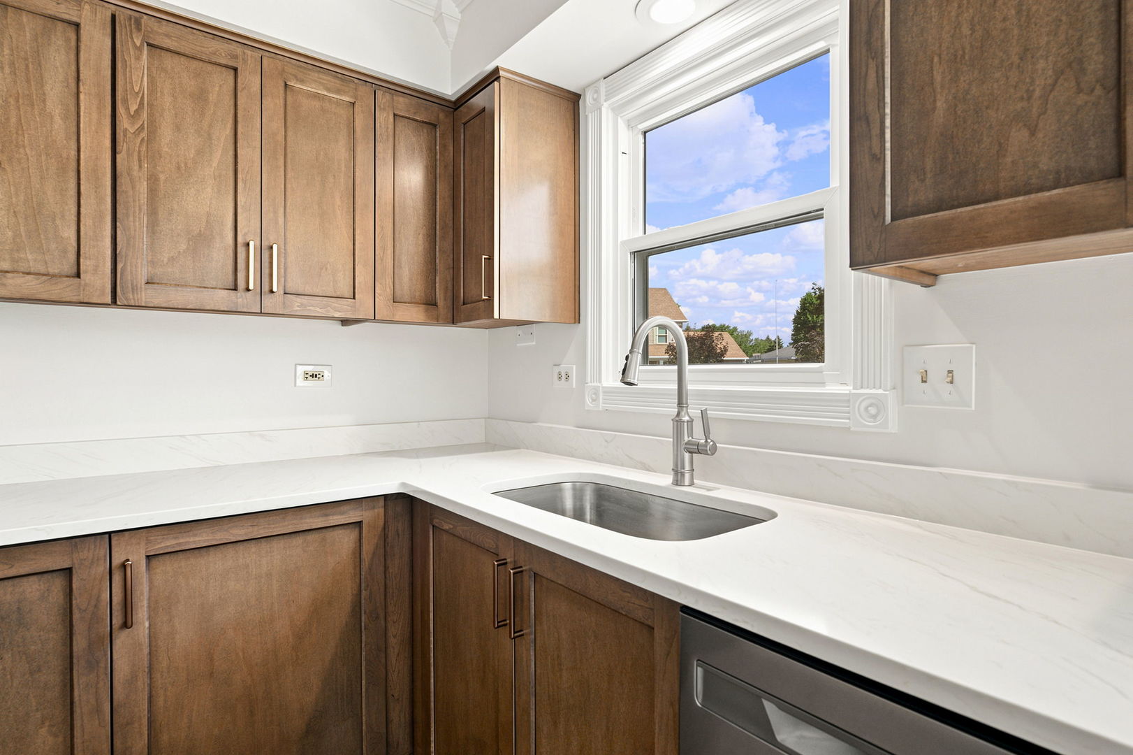 2925 Somme Street Property Photo 8