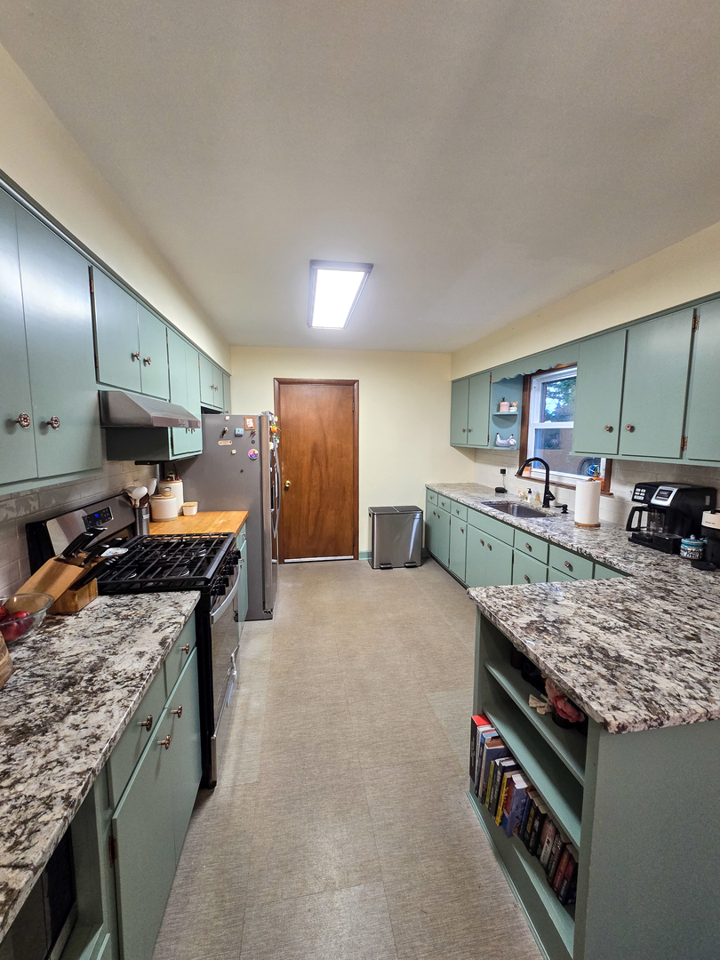 15821 S River Road Property Photo 9