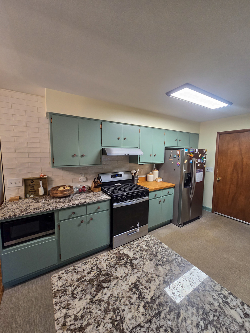 15821 S River Road Property Photo 10