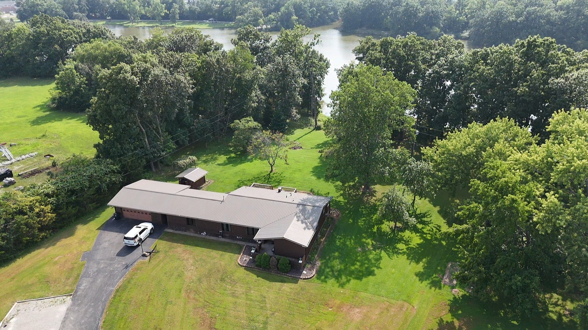 8 Lakedale Drive Property Photo 1