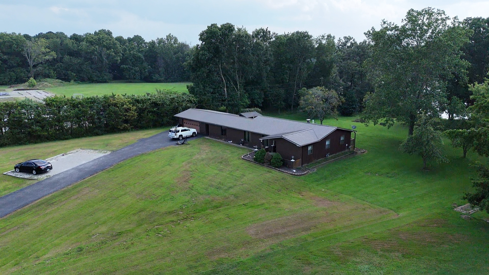 8 Lakedale Drive Property Photo 2