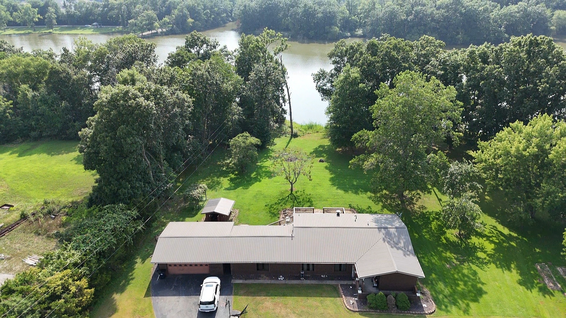 8 Lakedale Drive Property Photo 5