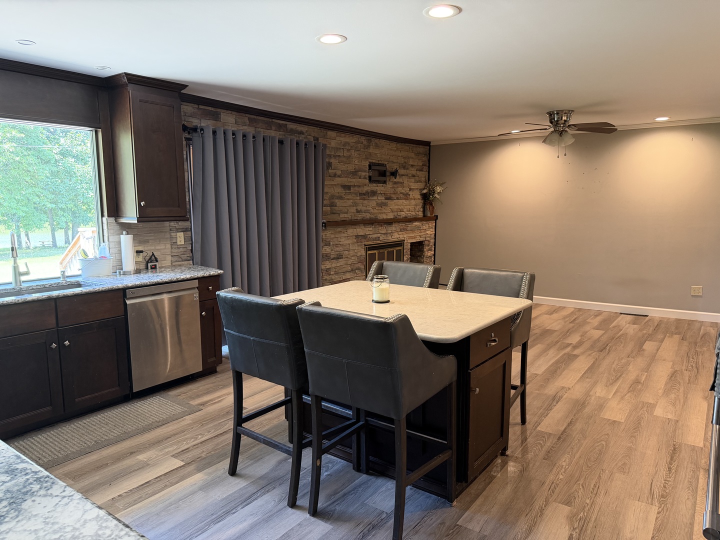 8 Lakedale Drive Property Photo 12