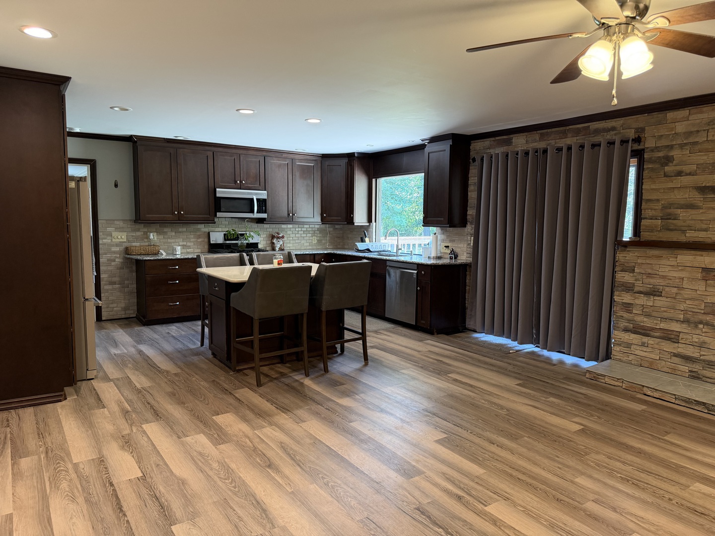8 Lakedale Drive Property Photo 13