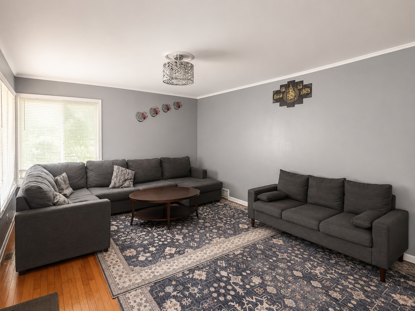 6647 N Lawndale Avenue Property Photo 7