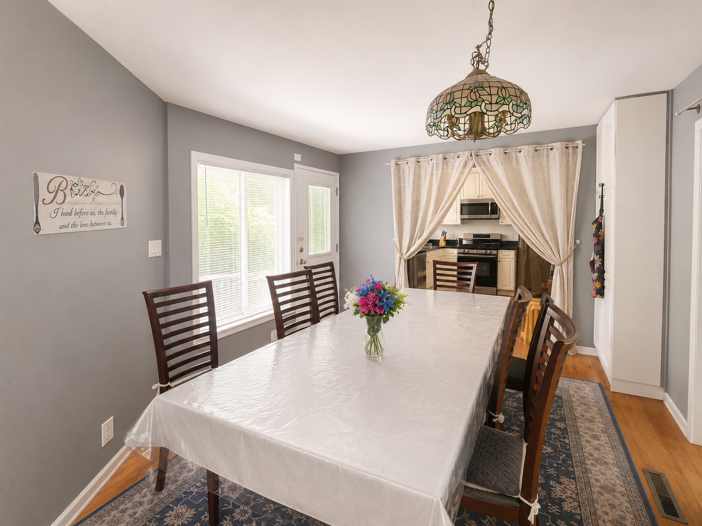6647 N Lawndale Avenue Property Photo 10