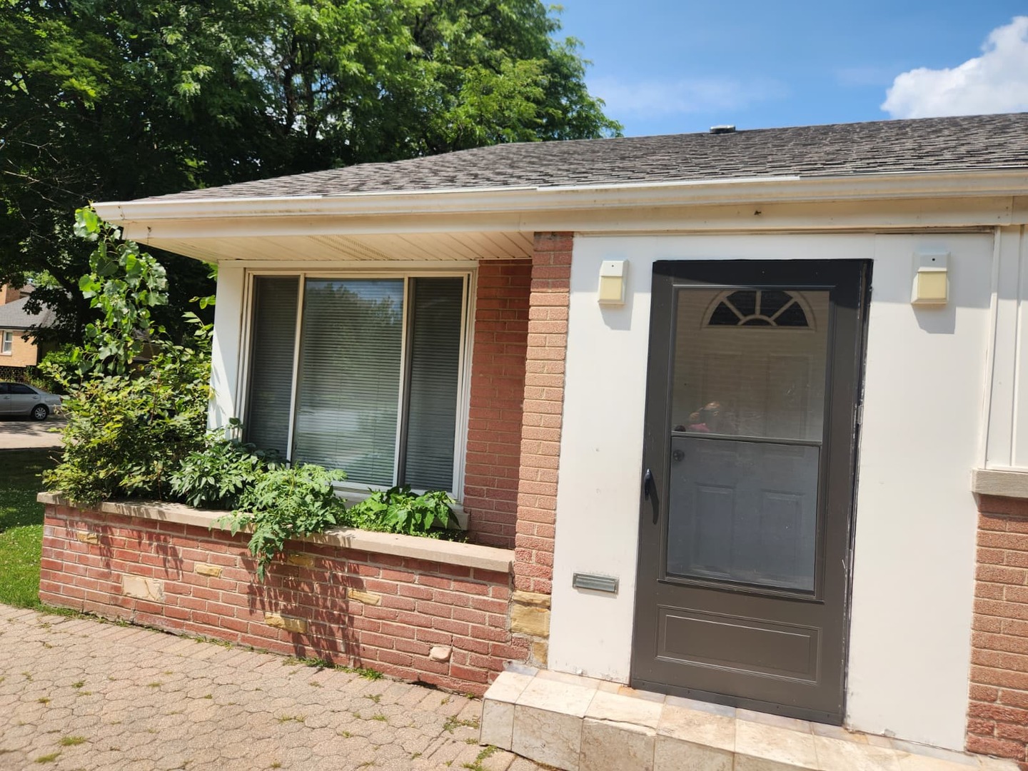 6647 N Lawndale Avenue Property Photo 14