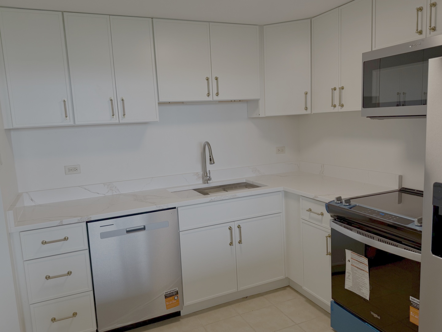 2015 S Finley Road 812 Property Photo 2