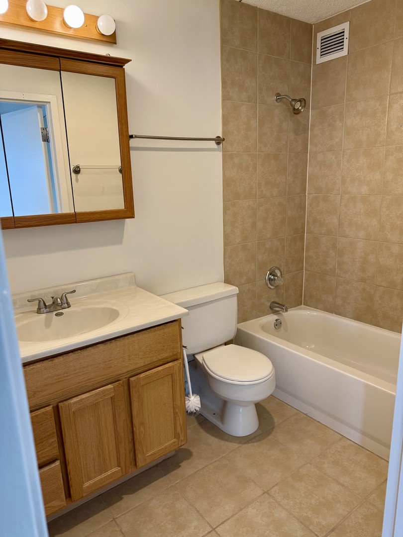2015 S Finley Road 812 Property Photo 8