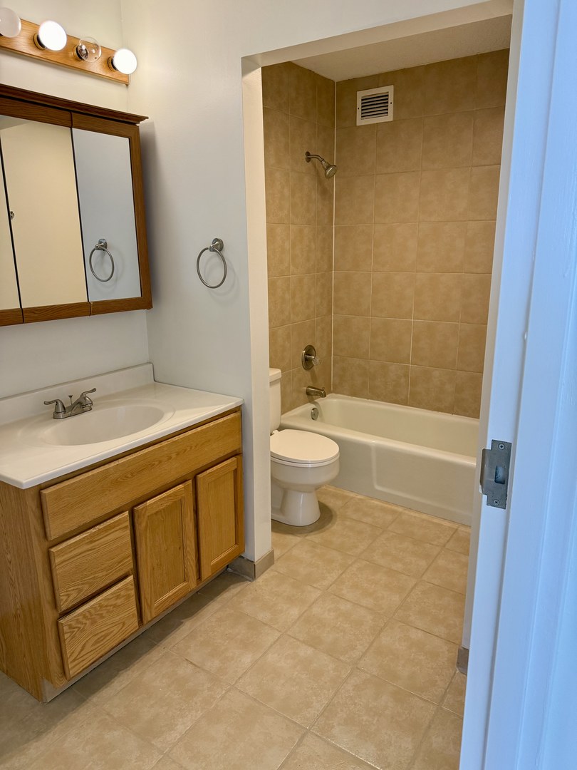 2015 S Finley Road 812 Property Photo 17
