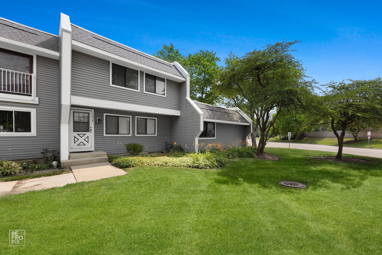1236 Willow Lane Property Photo 1