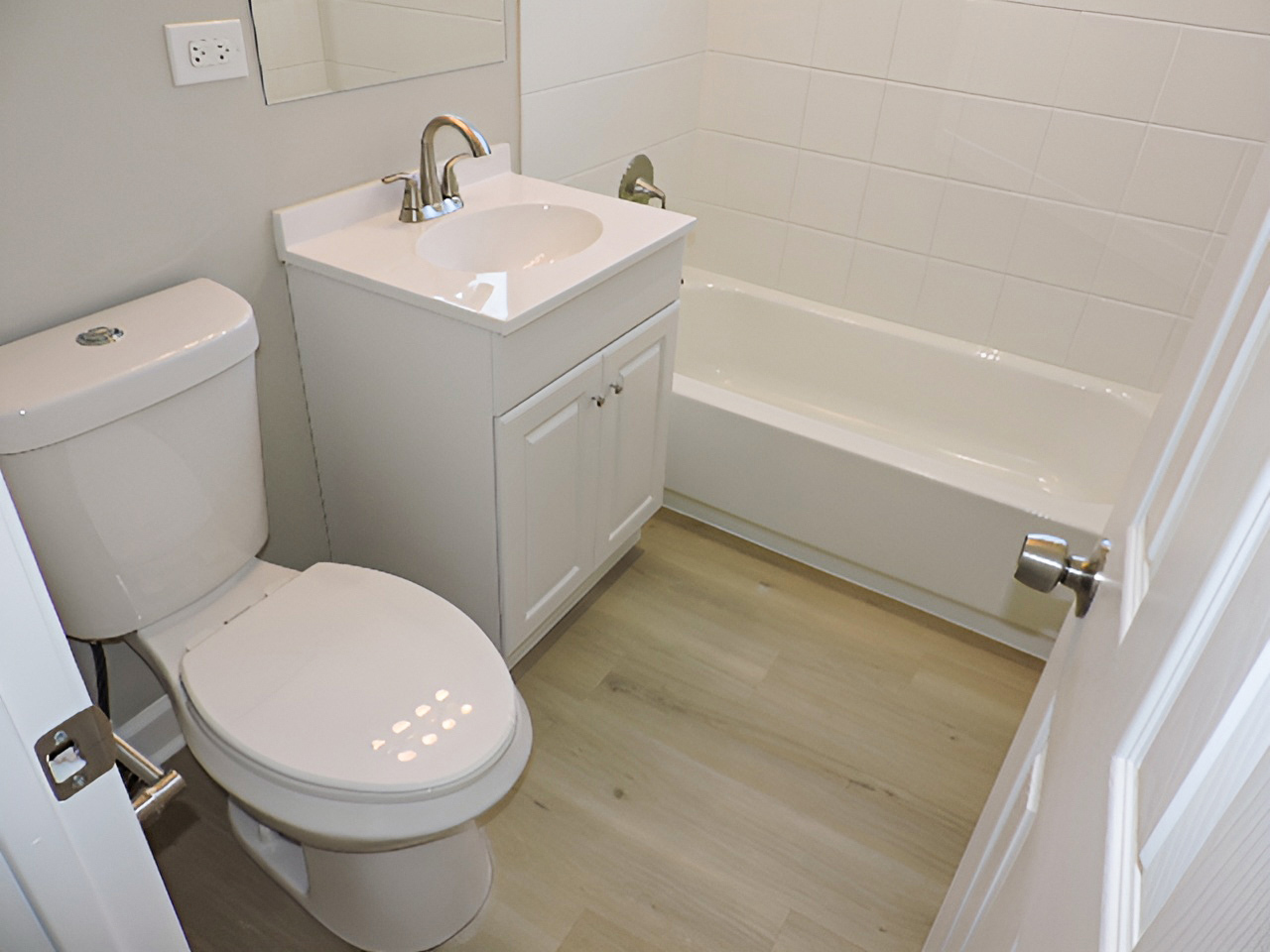 2440 River Road 1e Property Photo 16