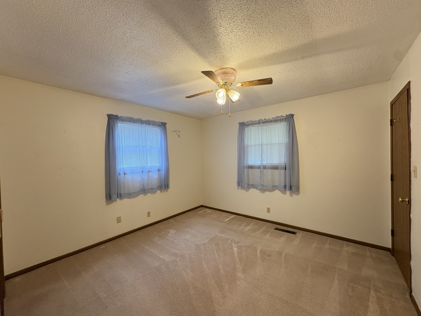 205 N Poplar Street Property Photo 18