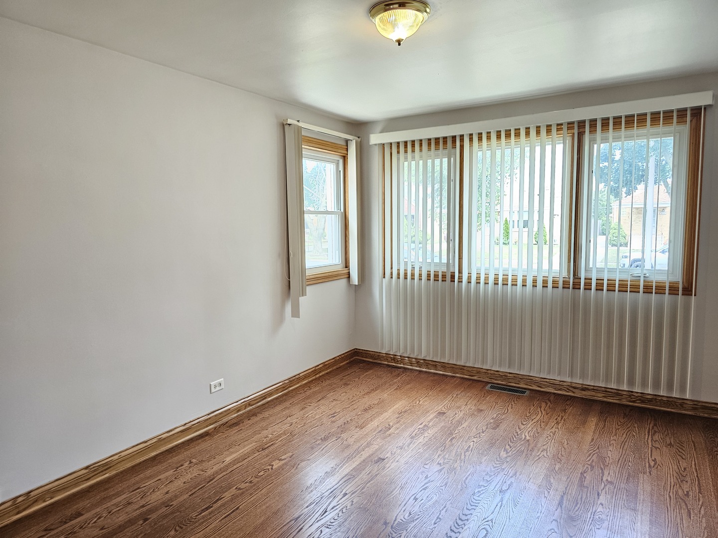 4236 N Odell Avenue Property Photo 11