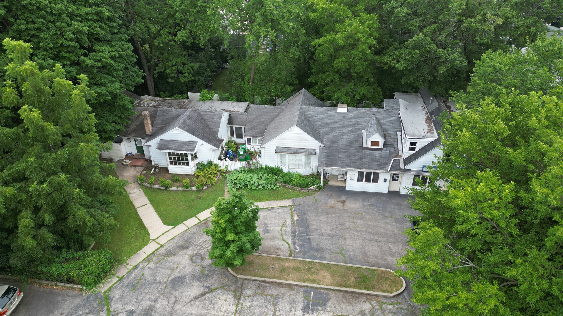 230 N Mclean Boulevard Property Photo 2