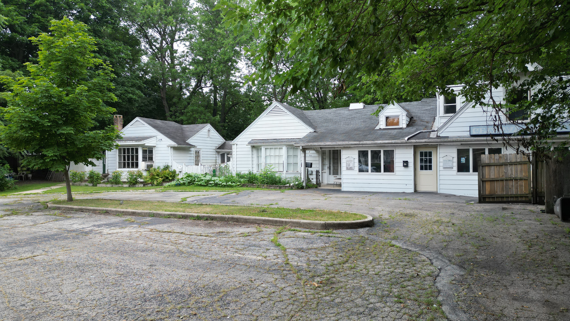 230 N Mclean Boulevard Property Photo 6