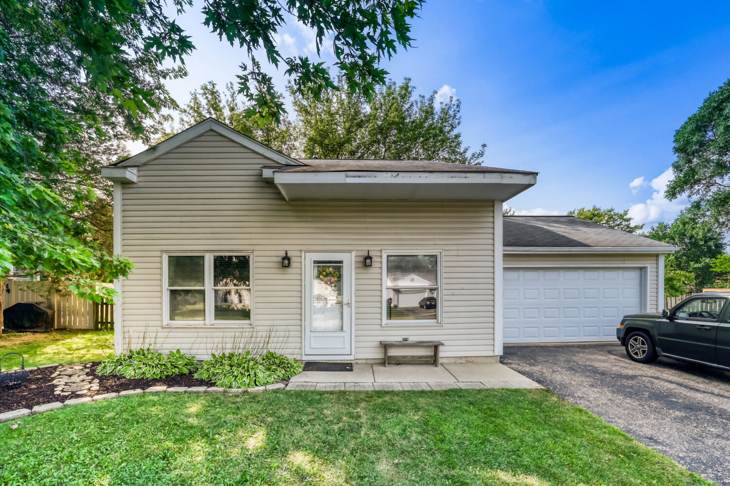 800 Newport Drive Property Photo 1
