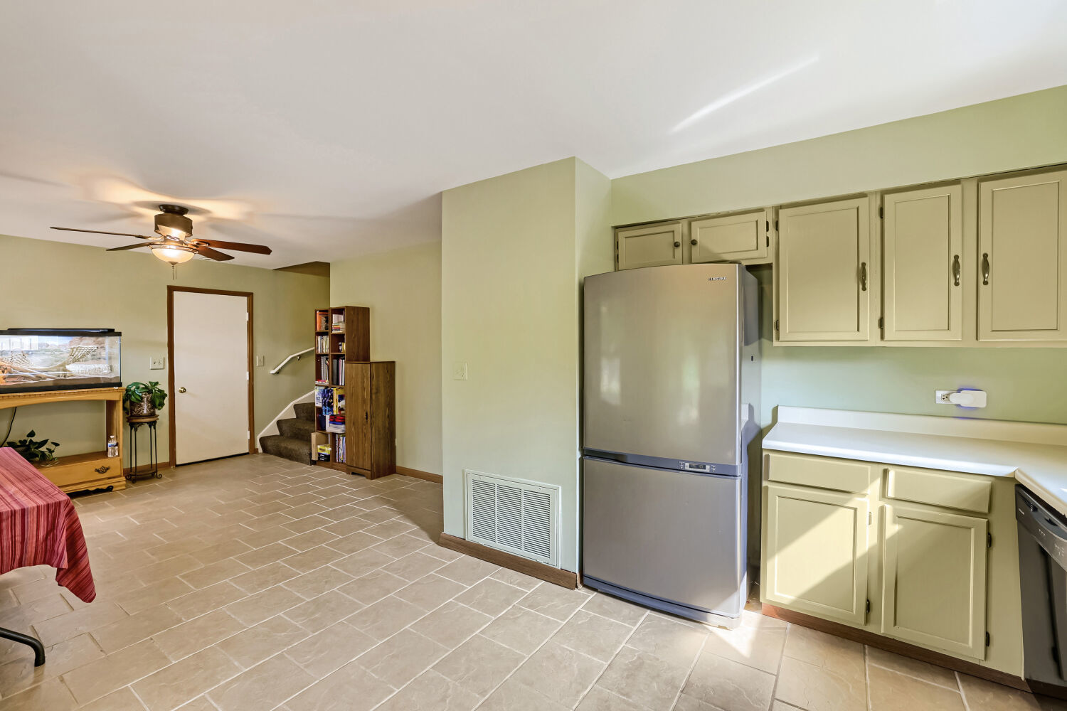 800 Newport Drive Property Photo 6