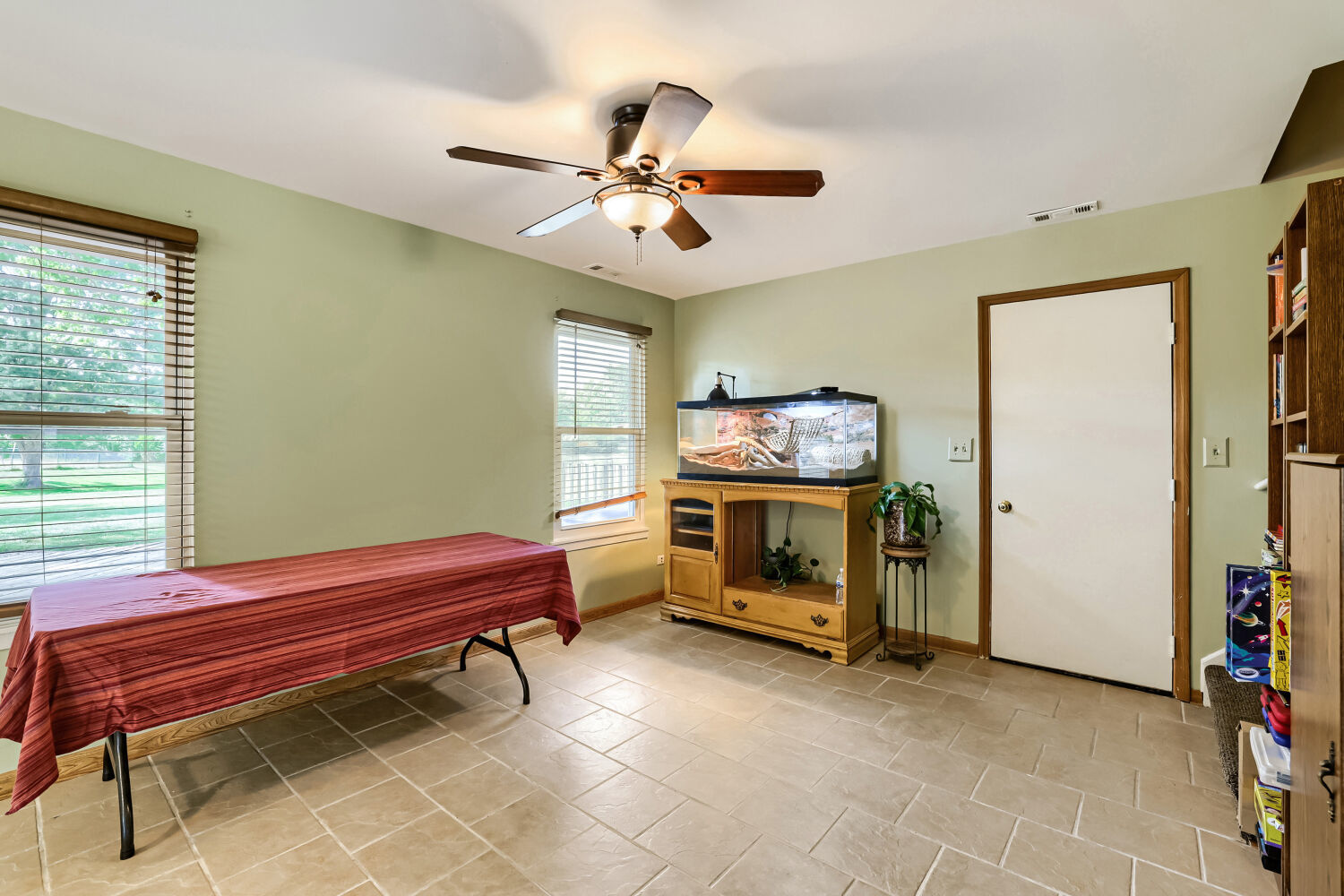 800 Newport Drive Property Photo 8