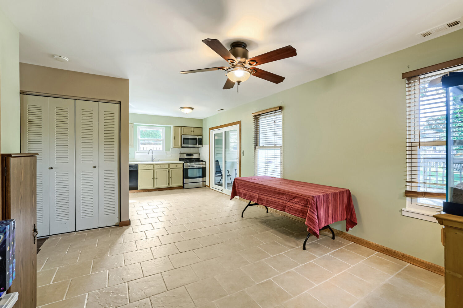 800 Newport Drive Property Photo 9