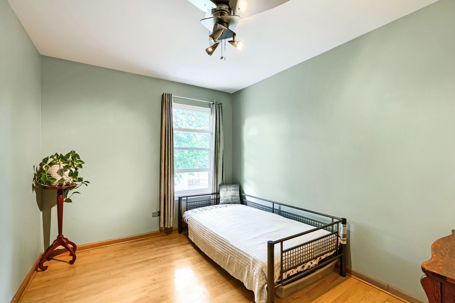 800 Newport Drive Property Photo 14