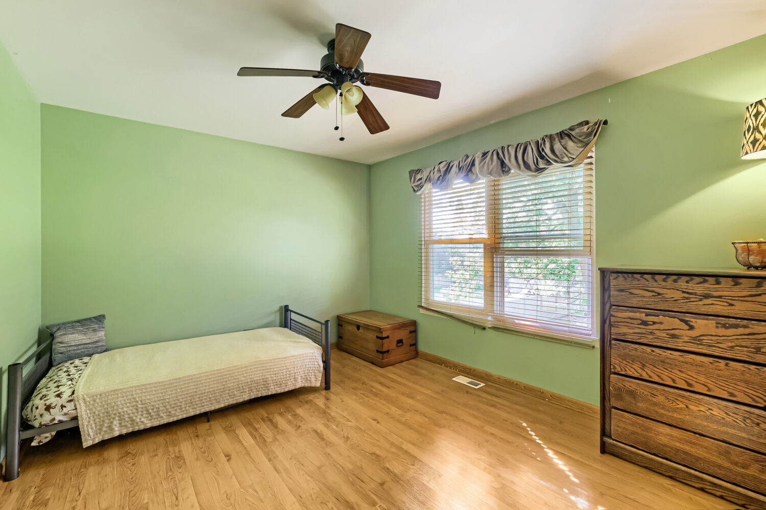 800 Newport Drive Property Photo 15