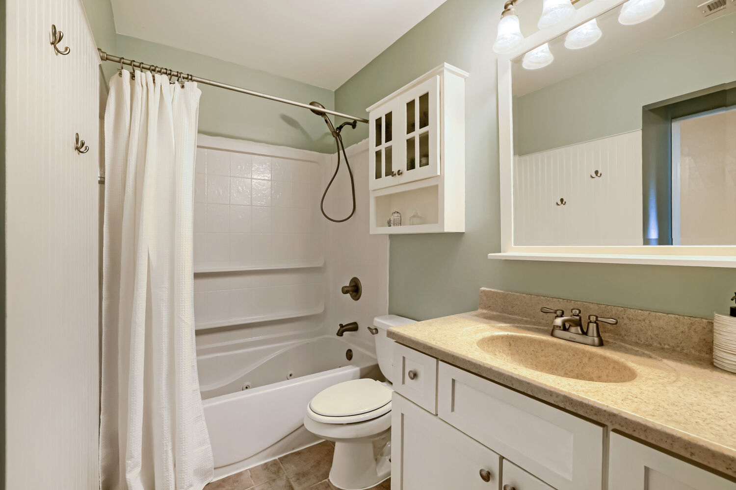 800 Newport Drive Property Photo 16