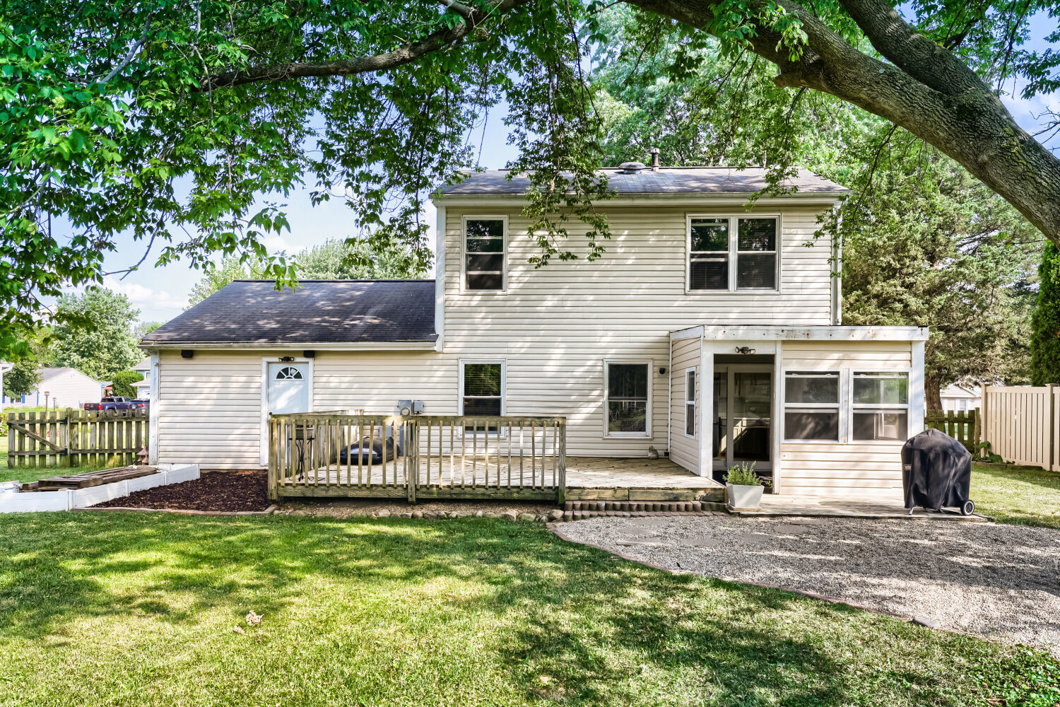 800 Newport Drive Property Photo 18